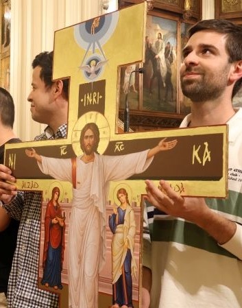 LA CRUZ DE LA VISITA OFICIAL DEL PAPA A ESPAÑA LLEGA A TU PARROQUIA